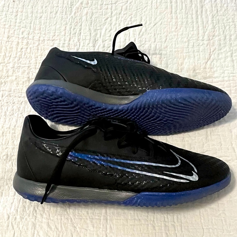 Nike Phantom GX Academy indoor soccer shoes